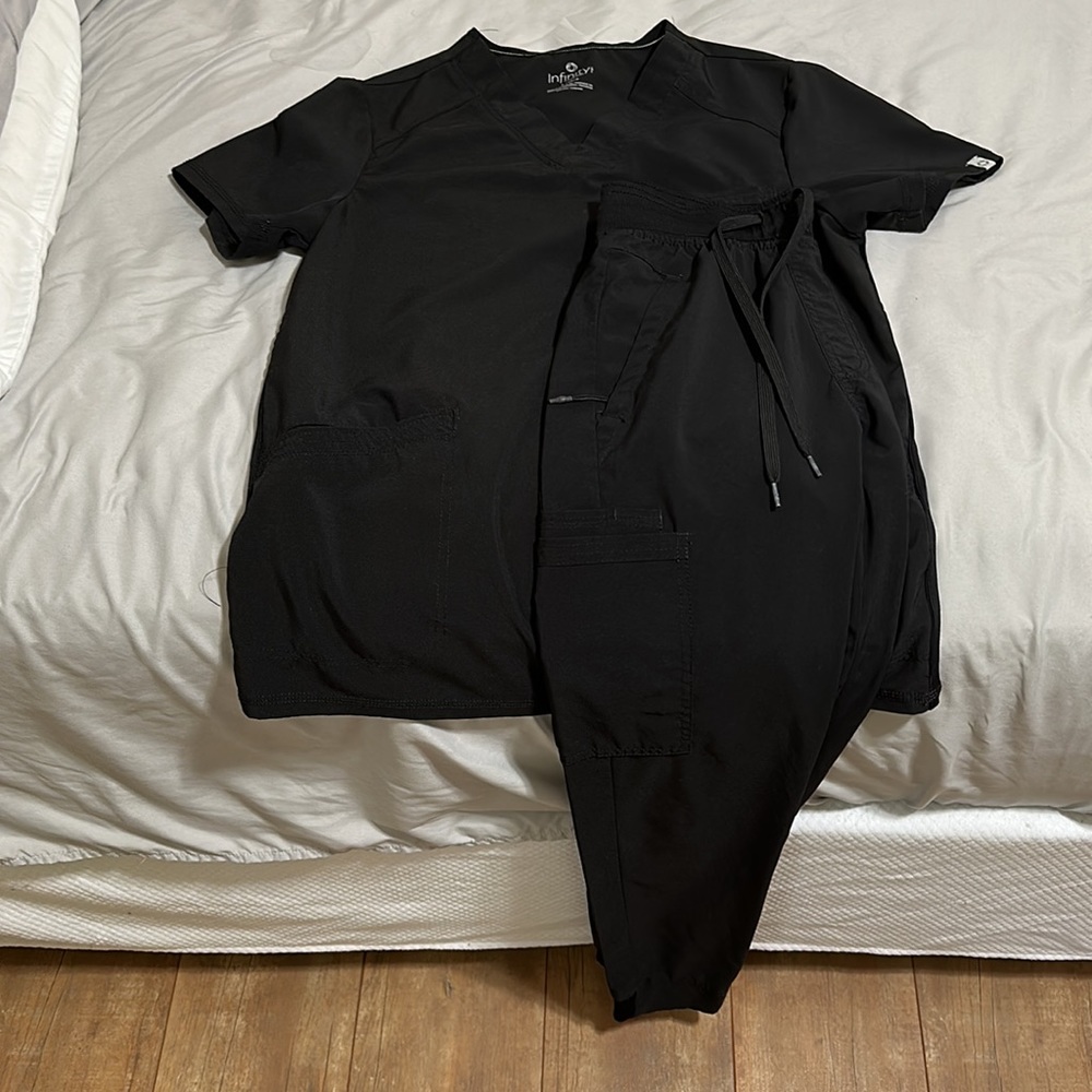 Infinity Men’s Size S Black Scrub Pants and Shirt